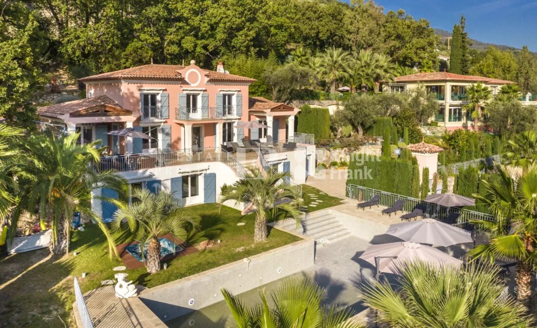 GRASSE : A Stunning luxury villa with Panoramic views in a gated domain