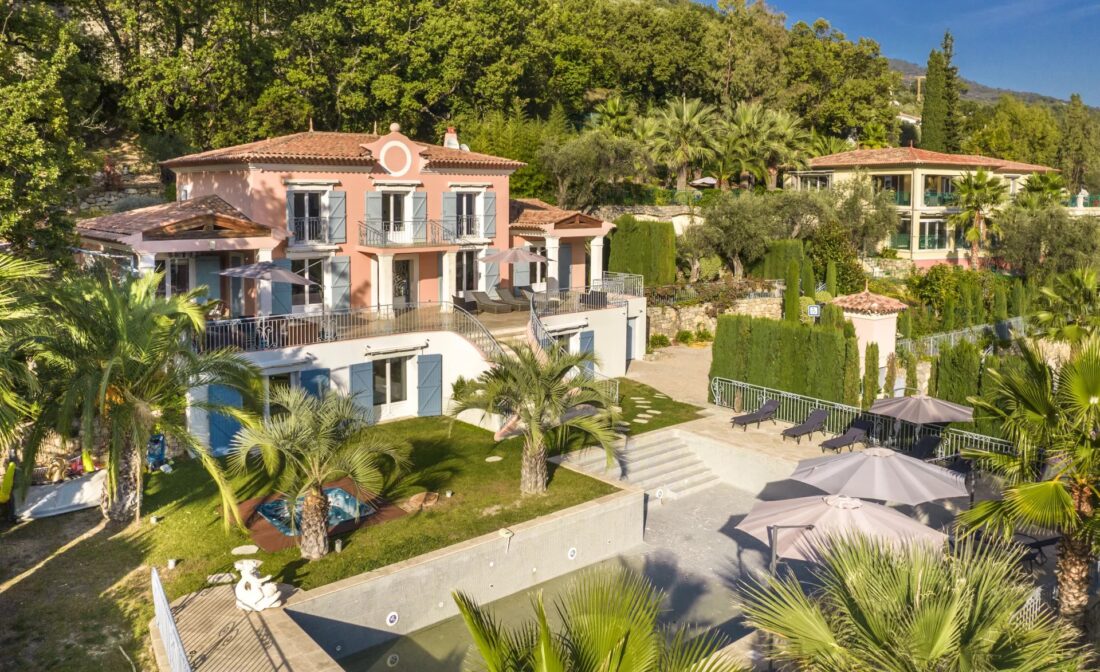GRASSE : Fantastisk luksus villa med 6 soverom og panorama utsikt i domene med port