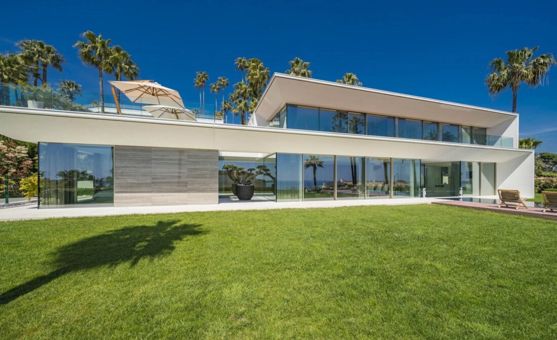 CANNES – Suveren moderne villa med panoramautsikt over sjøen