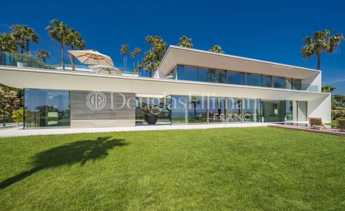 CANNES – Superbe villa contemporaine avec vue mer panoramique