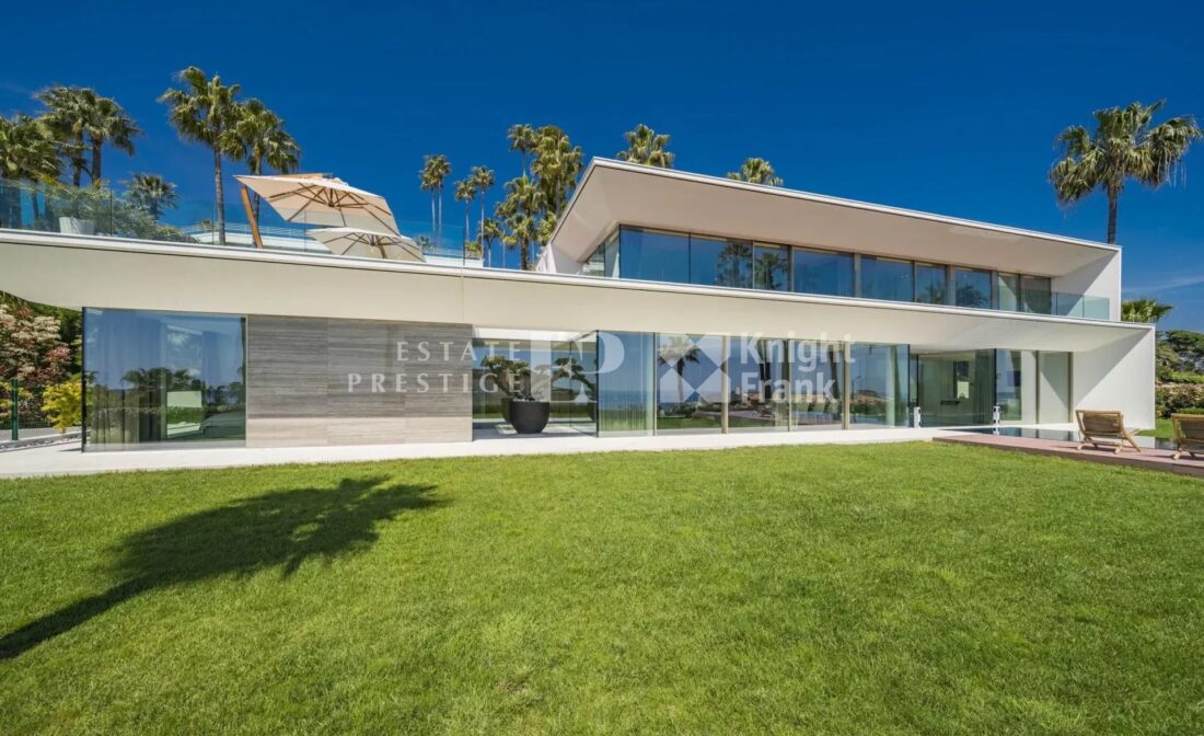 CANNES – Suveren moderne villa med panoramautsikt over sjøen