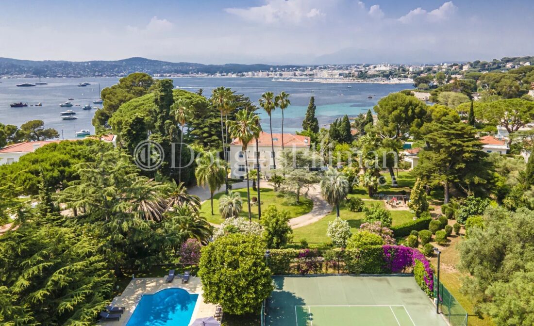 CAP D’ANTIBES – Sumptuous property facing the sea