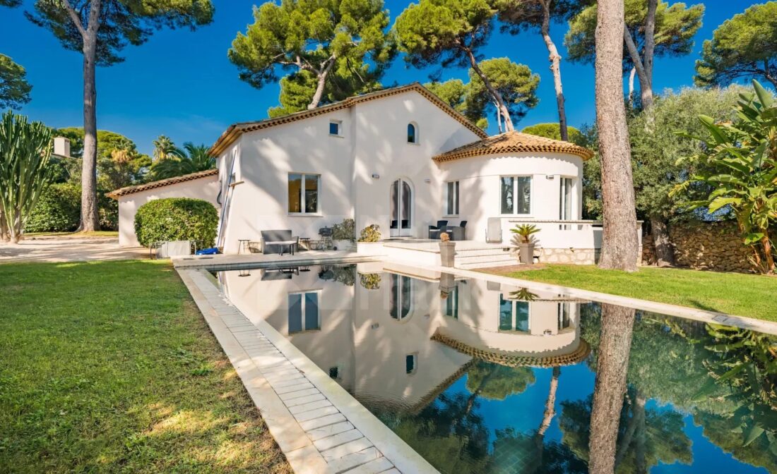 CAP D’ANTIBES – Vakker provençalsk villa med havutsikt