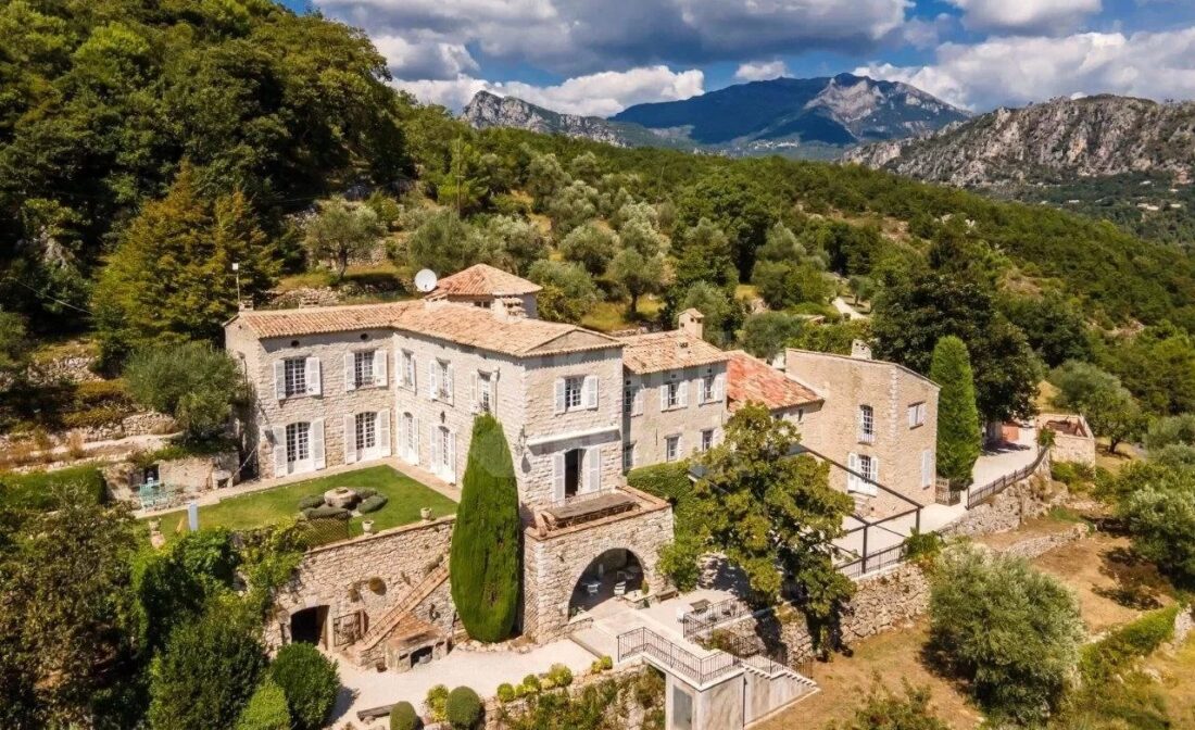 Nice Hills : Outstanding Chateau with a view