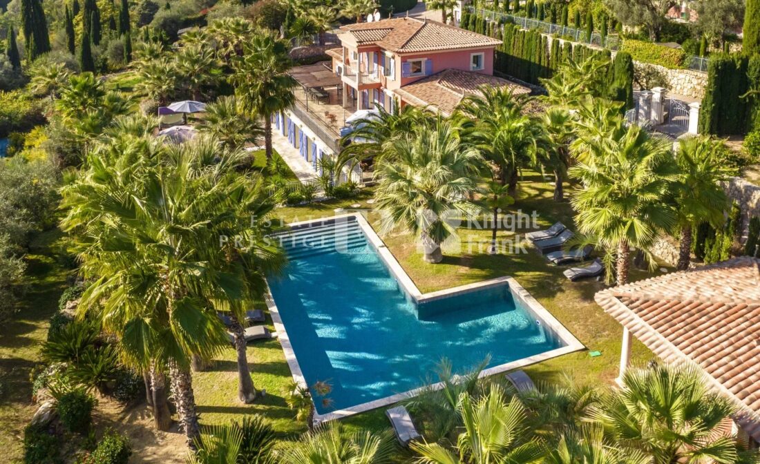 GRASSE : En luksuriøs provençalsk villa med panoramautsikt.
