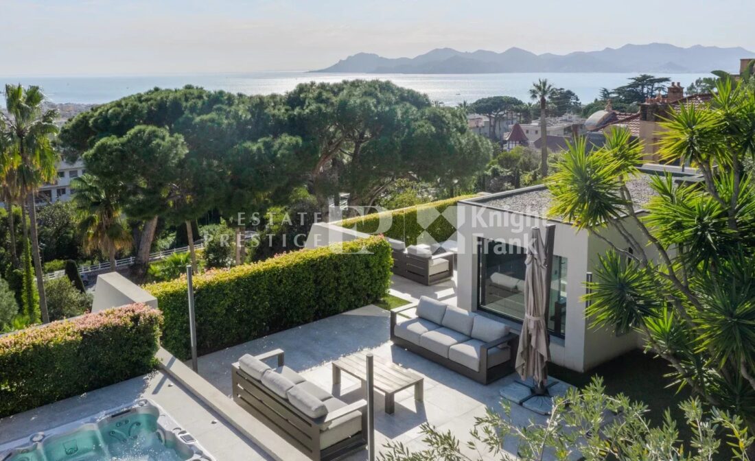 CANNES – Exceptional penthouse with sea views