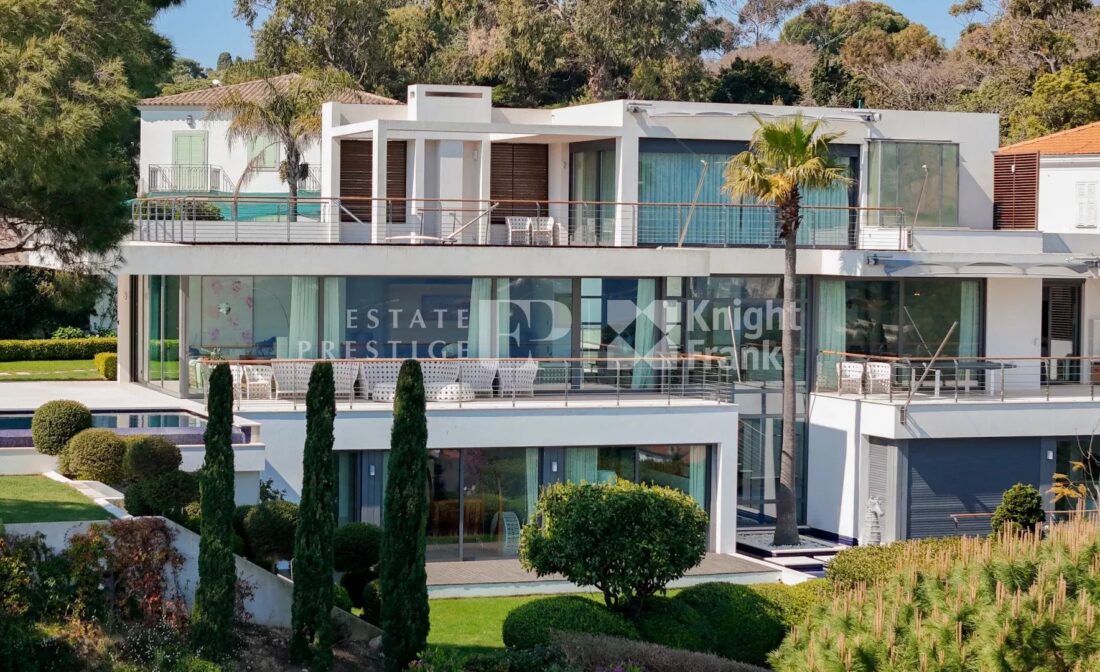 Saint-Jean-Cap-Ferrat: Moderne villa med havutsikt