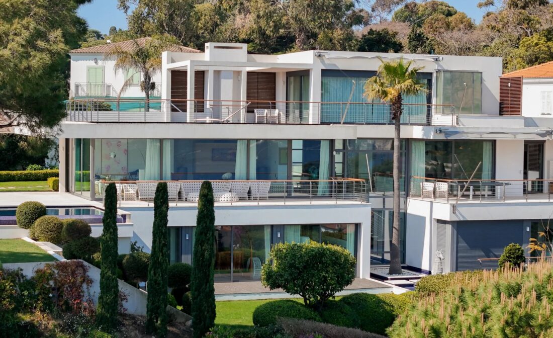 SAINT-JEAN-CAP-FERRAT : Villa contemporaine avec vue sur mer