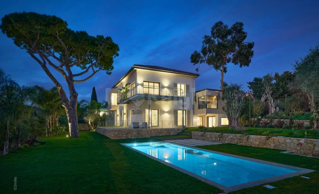 CANNES / LE CANNET – Modern villa with breathtaking panoramic sea views