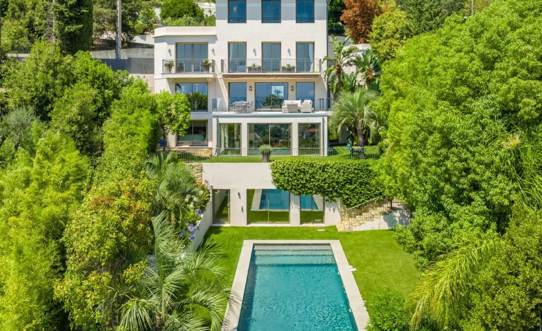CANNES  – Hôtel particulier rénové avec vue baie de Cannes