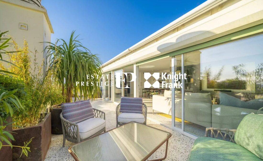 CANNES – Duplex Penthouse avec vue mer entièrement rénové