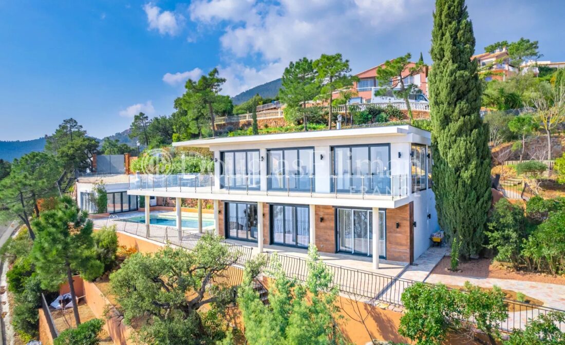 THEOULE-SUR-MER TRAYAS – Villa contemporaine avec  Vue mer panoramique sur la baie de Cannes et l’Estérel