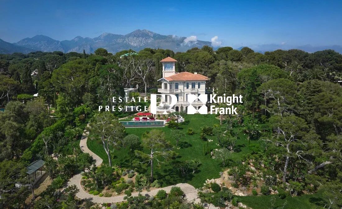 ROQUEBRUNE-CAP-MARTIN – Splendide propriété de 800m² pied dans l’eau dans domaine privé