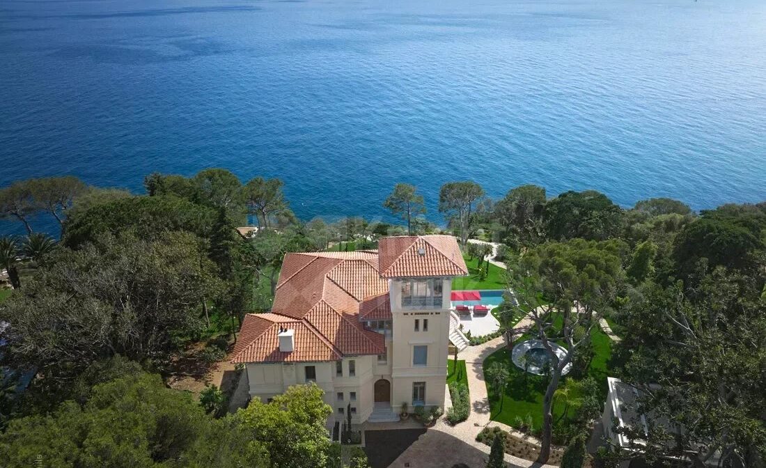 ROQUEBRUNE-CAP-MARTIN – Belle Epoque waterfront villa close to Monaco