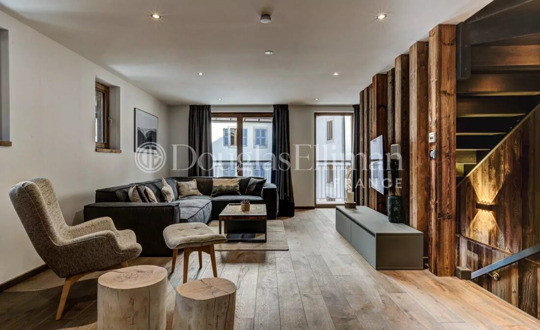 ARGENTIERE – Un appartement F5 sur 4 niveaux avec 4 chambres, chacune avec sa salle de bain ou d’eau, plus un sous-sol avec sauna et salle d’eau