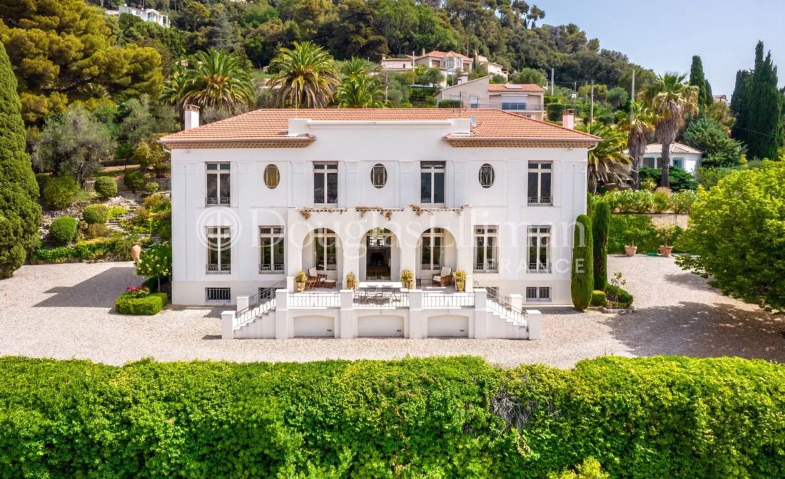 GRASSE – A stunning estate offering exceptional panoramic views