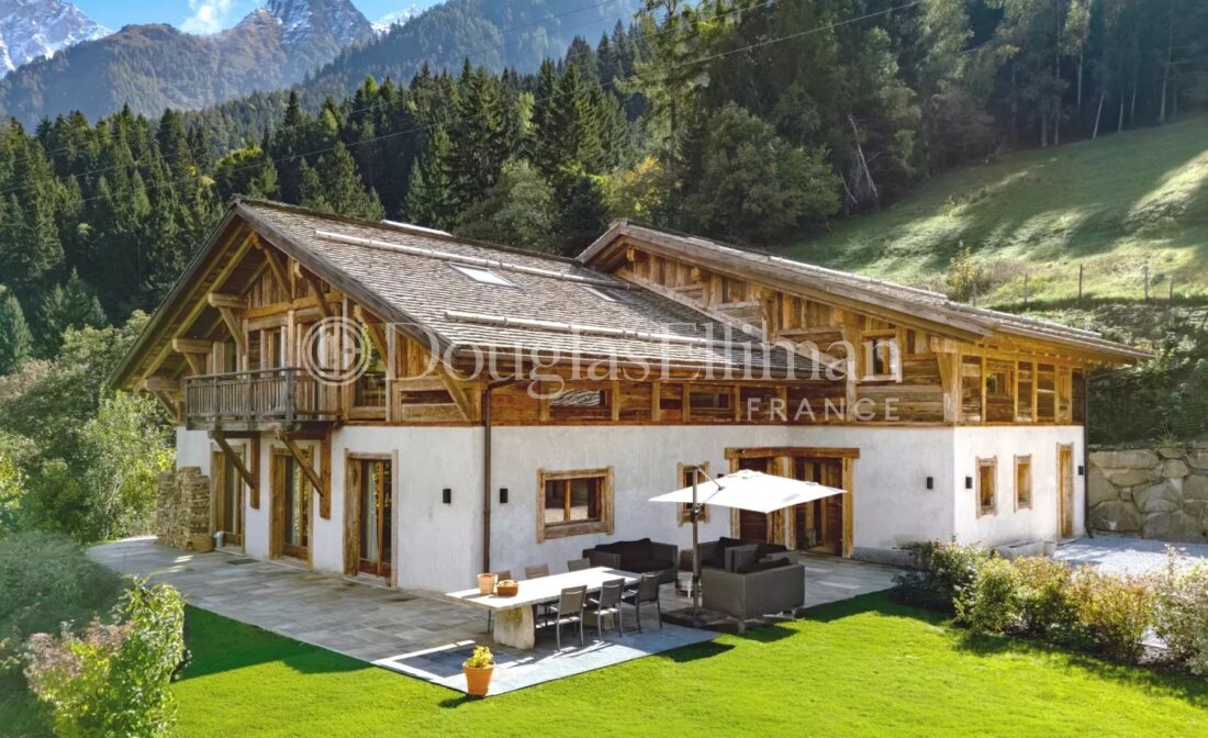 LES HOUCHES – Une ferme traditionnelle magnifiquement rénovée, perchée au sommet de la colline des Houches