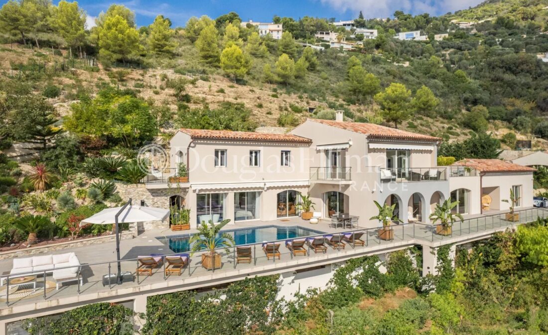 EZE –  Superb contemporary villa completely renovated with panoramic sea view