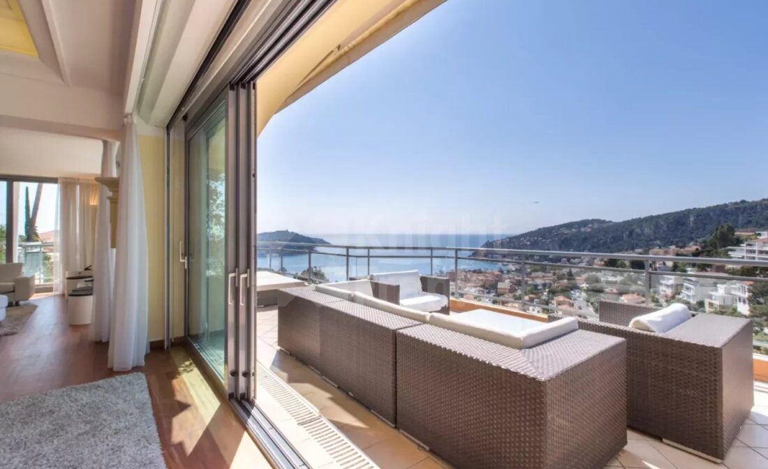 VILLEFRANCHE SUR MER –  A Spacious Apartment in small Residence