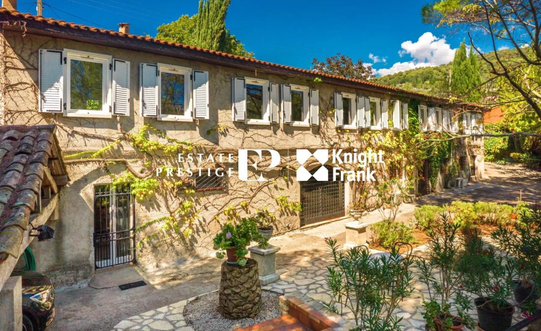 GRASSE :  Bastide provençale avec une maison indépendante