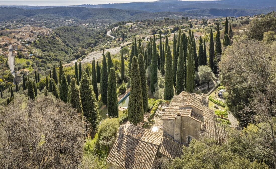 TOURRETTES-SUR-LOUP : a stunning stone property with panoramic views