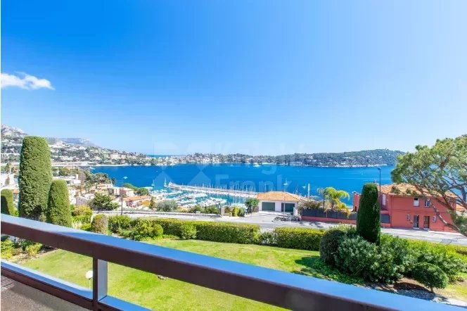 VILLEFRANCHE SUR MER – Nice apartment with sea view