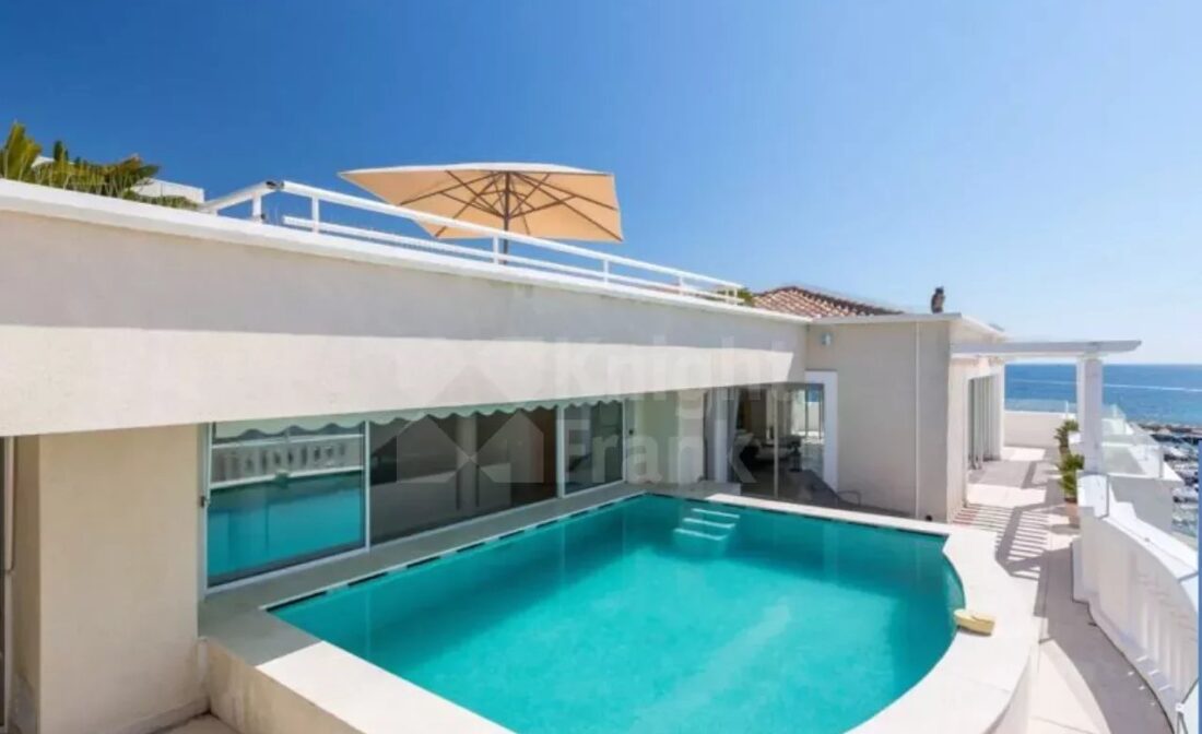 CANNES – Unique triplex penthouse with panoramic sea view, private pool and solarium