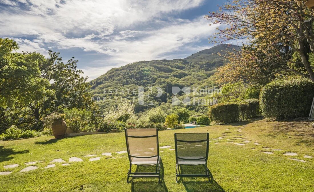 VENCE:  A Charming Villa in a quiet location boasting a Wonderful Sea View