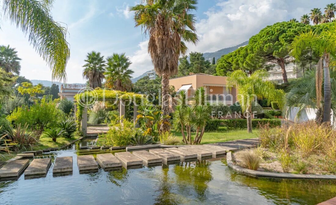 ROQUEBRUNE-CAP-MARTIN – Exceptional Penthouse with Private Rooftop and View of Monaco