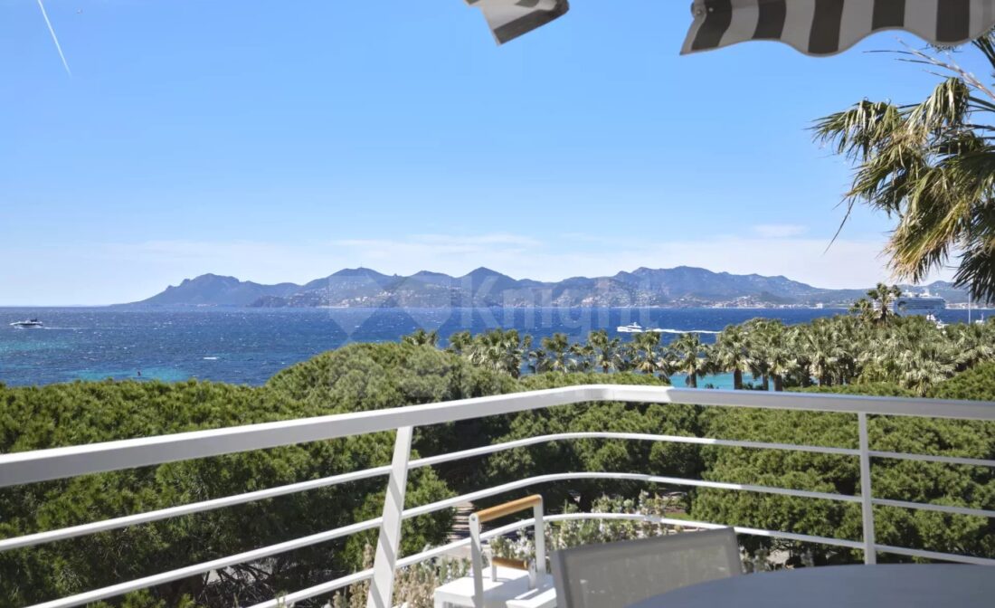 CANNES – Nydelig leilighet med panoramautsikt over sjøen i en sikker residens
