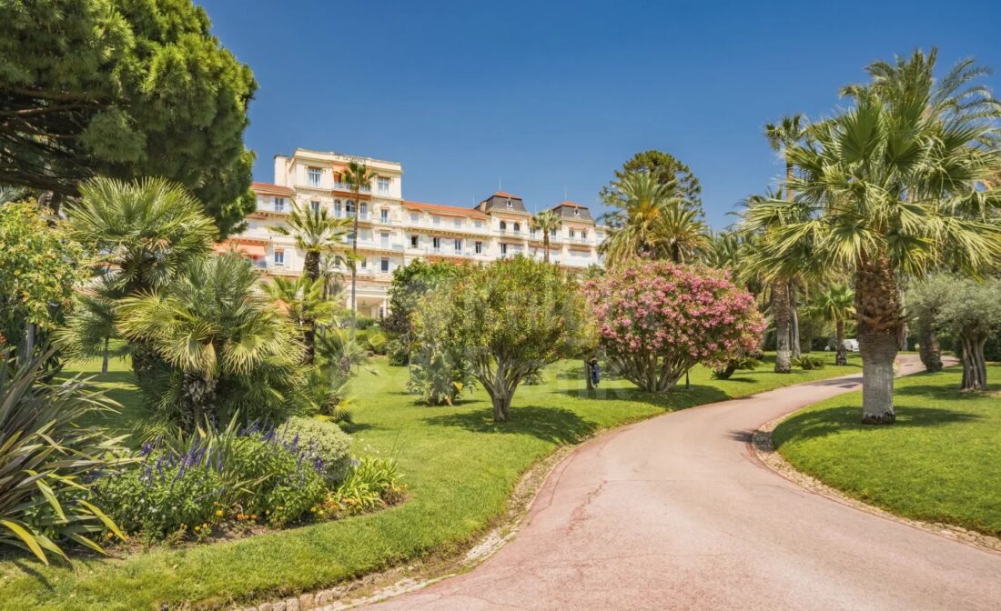 CANNES CALIFORNIE – 3-room flat in a luxury residence with sea view