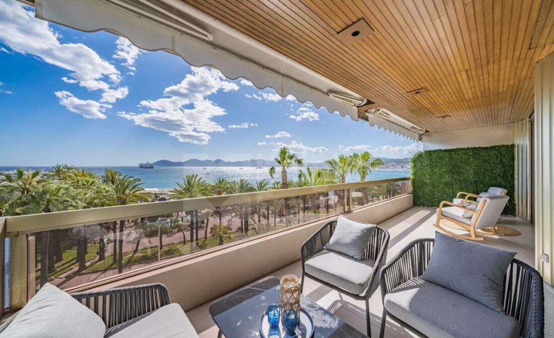 CANNES CROISETTE – Beautiful 2 bedroom appartment with panoramic sea view