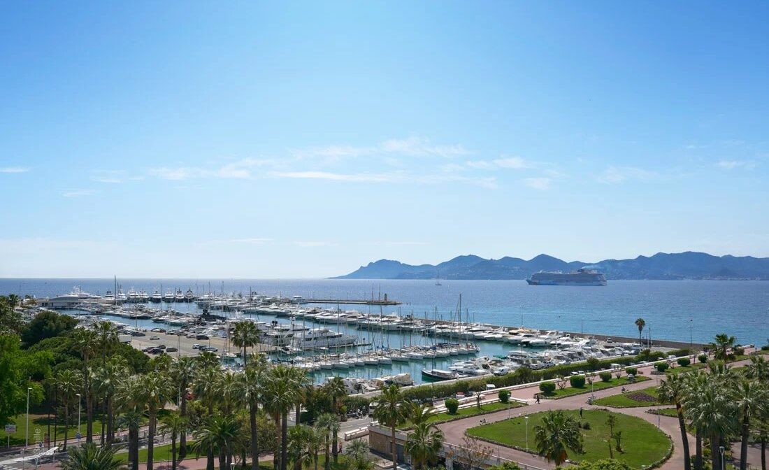 CANNES CROISETTE – Splendid apartment overlooking Port Canto