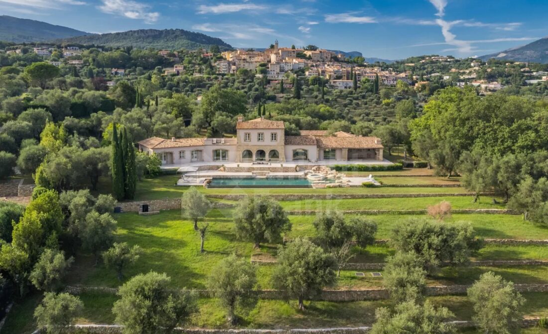Châteauneuf de Grasse : A Beautiful Bastide Style Villa with Pool and Panoramic Views