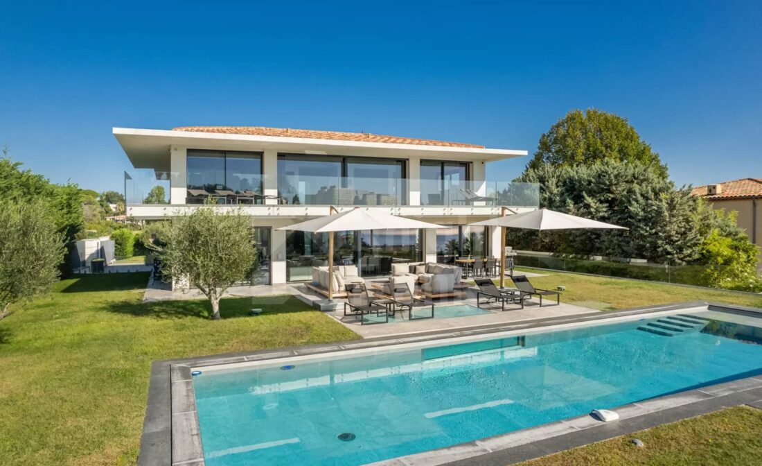 Super-Cannes – Moderne villa med svømmebasseng og panoramautsikt over sjøen