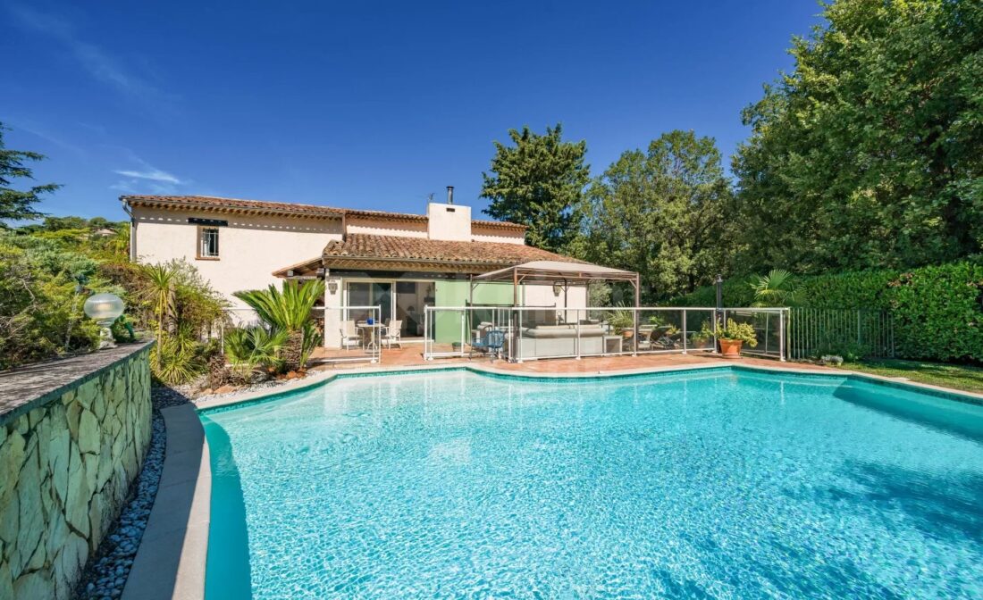 Mougins : Villa with panoramic views next to the Old Village