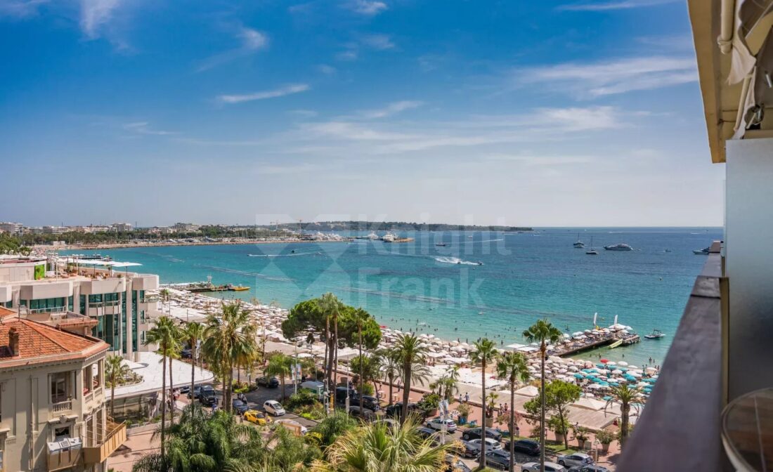 CANNES – Superb fully renovated apartment
