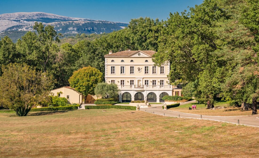 CALLIAN –  A magical country manoir with tennis court and heliport