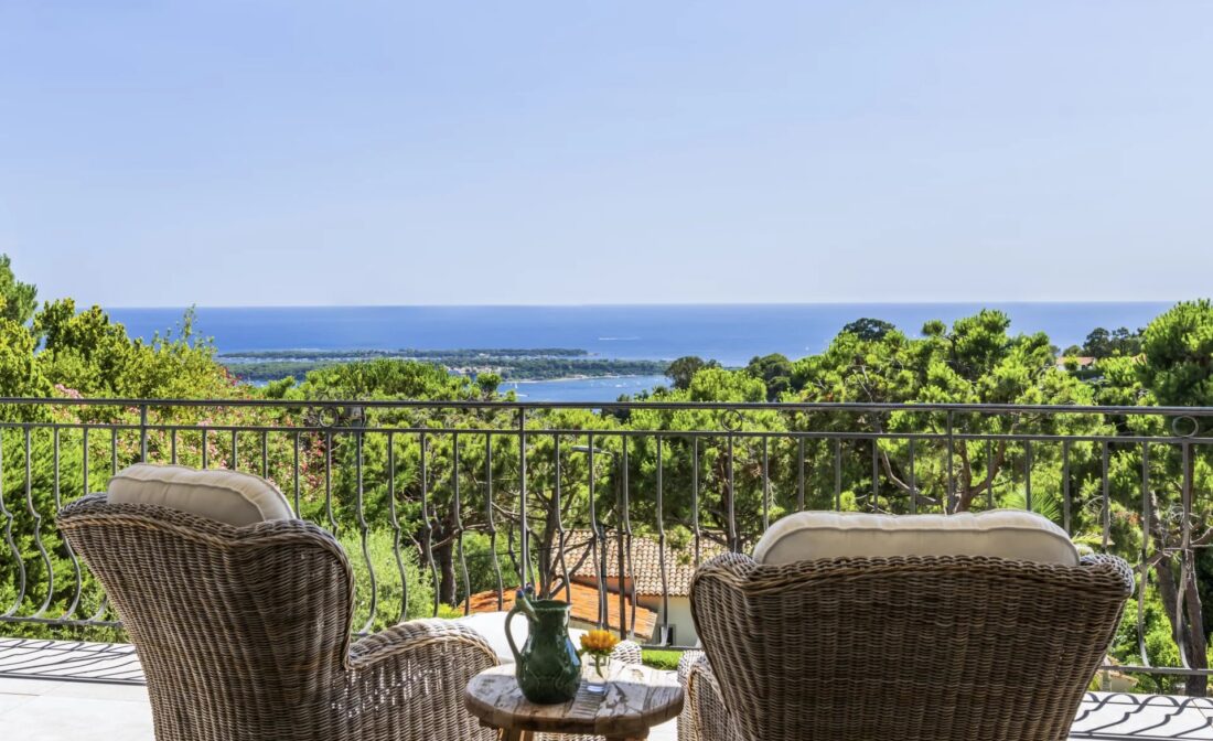 SUPER CANNES – Provençal villa with panoramic sea view