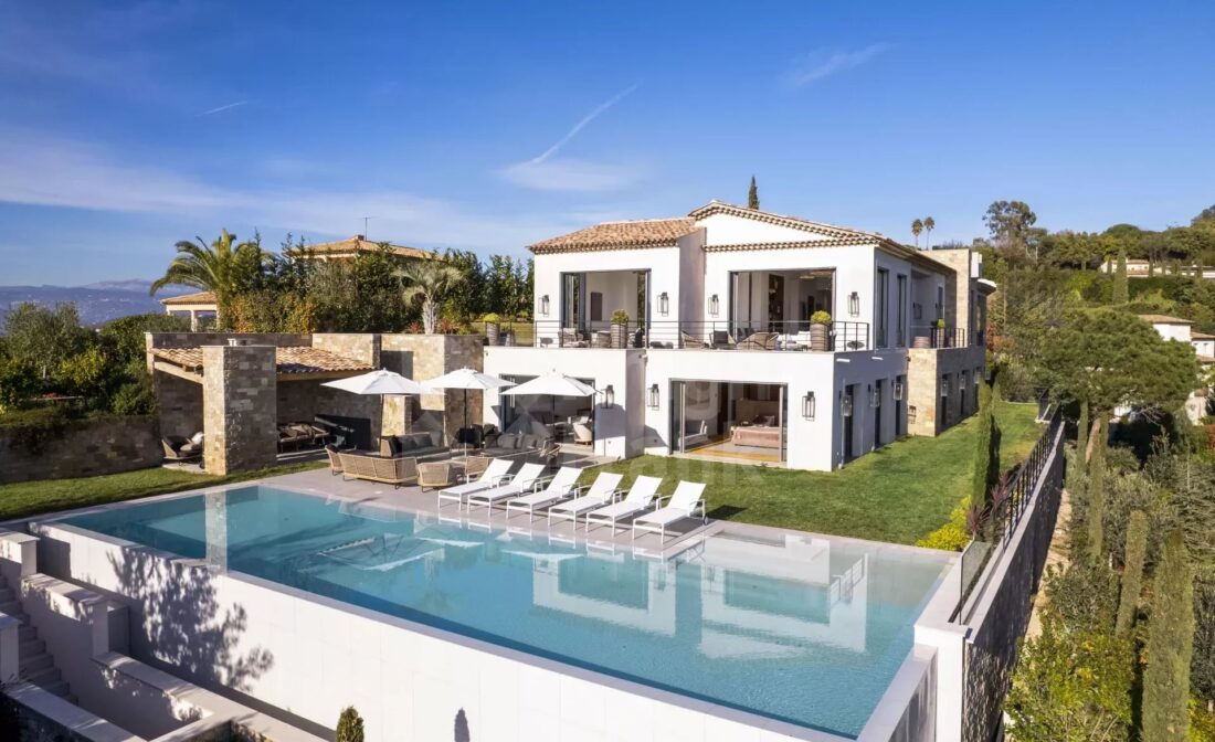 CANNES  – Superb contemporary villa with stunning sea views