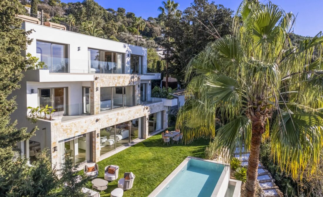 LE CANNET – Villa d’Exception avec Vue Panoramique sur la Méditerranée et la Baie de Cannes