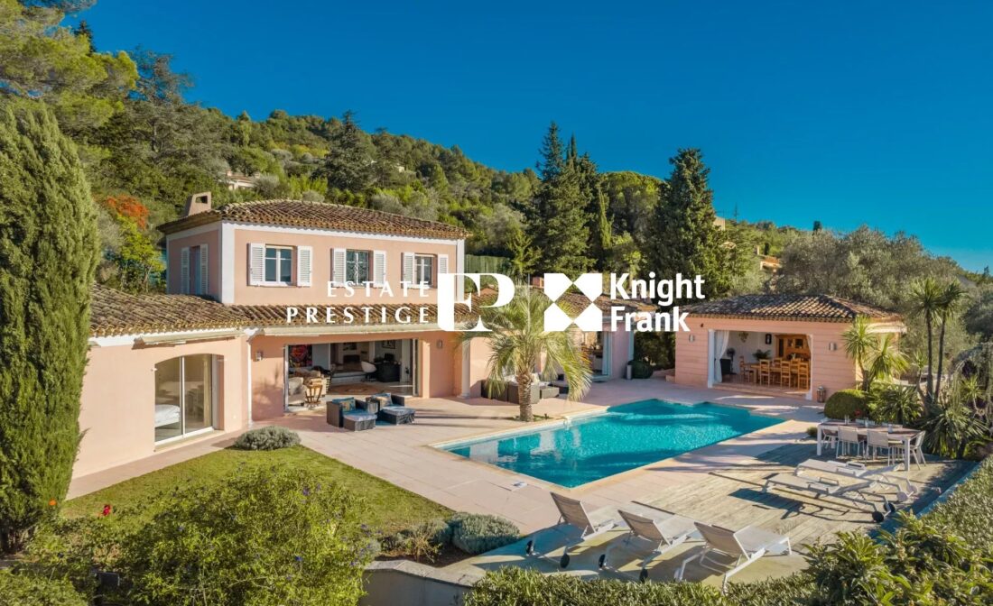 MOUGINS : Proche du village une spacieuse villa avec vues panoramiques