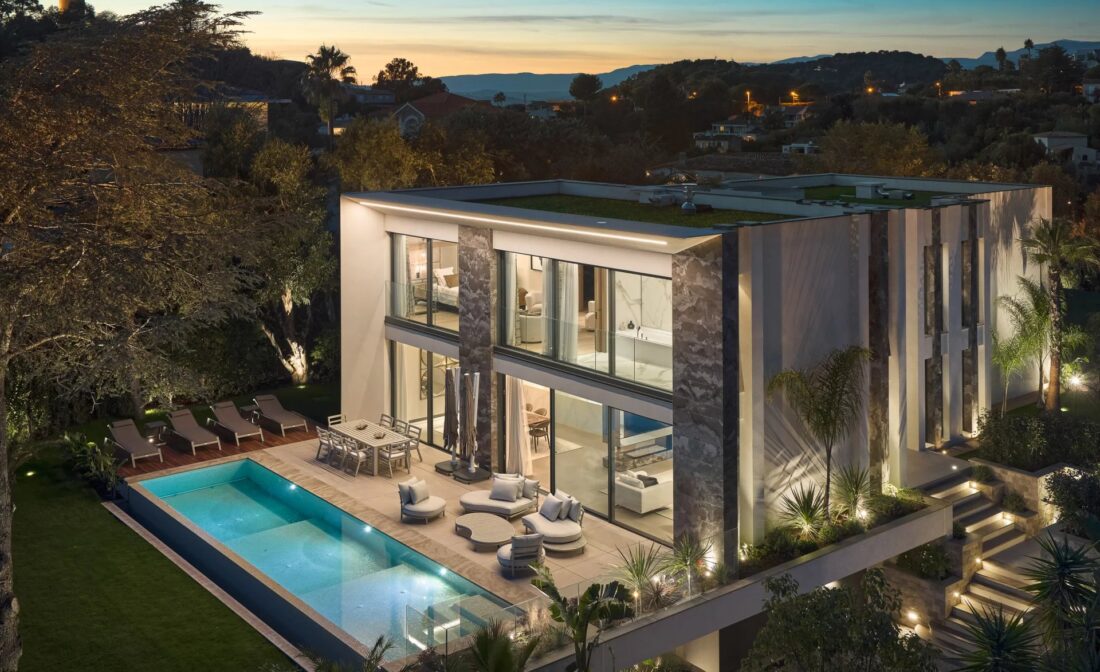 SUPER-CANNES – New contemporary architect-designed villa with sea view