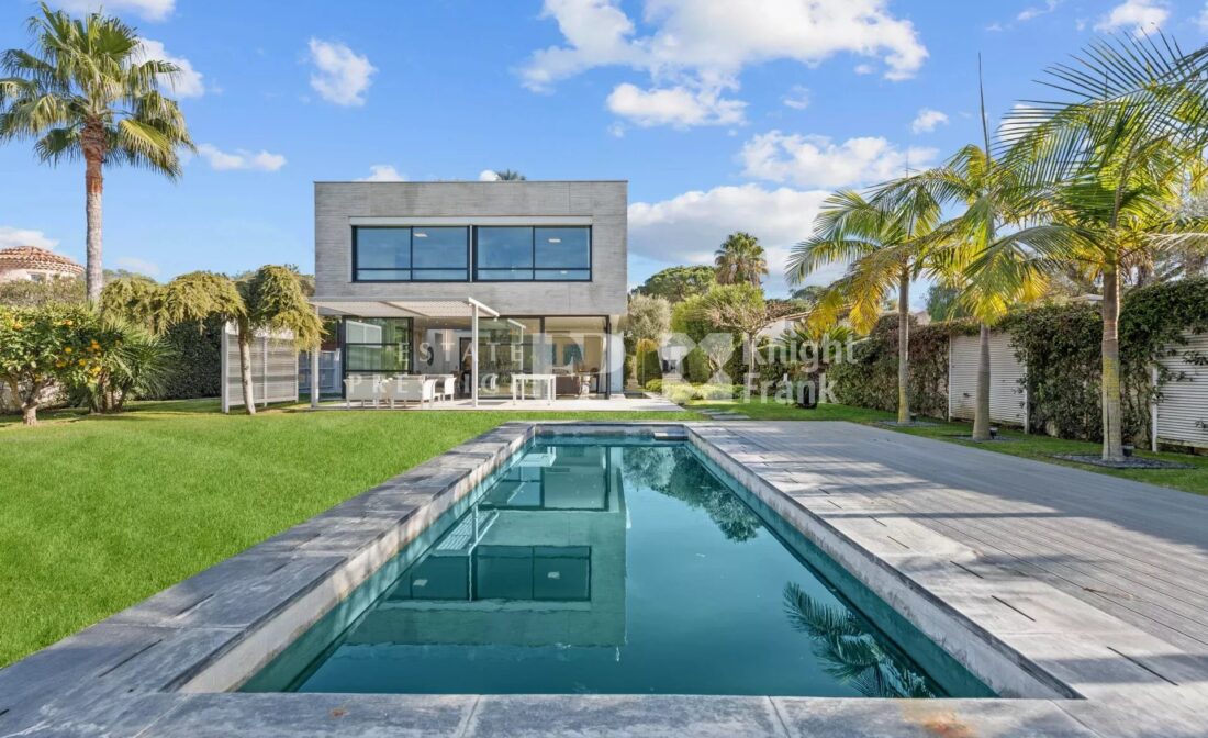 CAP D’ANTIBES – New-built contemporary villa with swimming pool and sea view