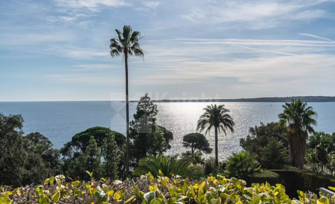 CANNES – Superb Belle Epoque apartment/villa with panoramic sea views, private pool and garden