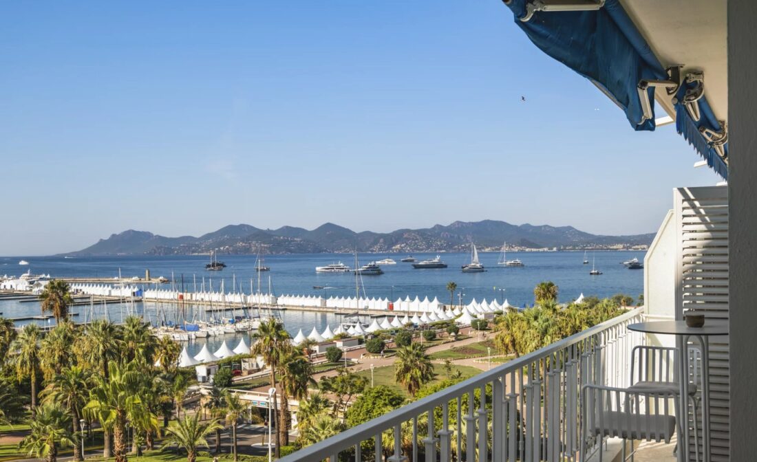 CANNES Croisette – Superbe 4 pièces rénové vue Mer