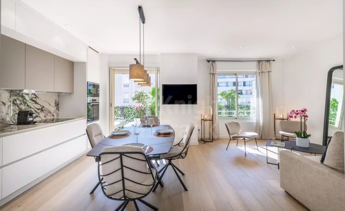 CANNES – Appartement moderne entièrement rénové en plein centre