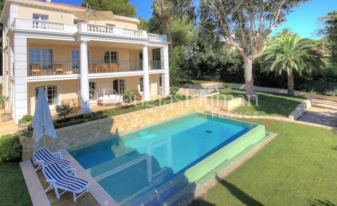 CAP D’ANTIBES – Magnificent villa with swimming pool and sea view