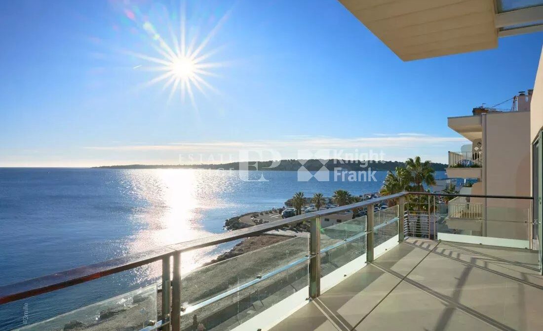 CANNES PALM BEACH – Waterfornt 3 bedrooms apartment on last floor
