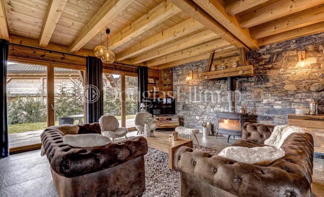 ESSERT-ROMAND – Chalet de qualité de 5 chambres récemment construit au cœur d’Essert-Romand